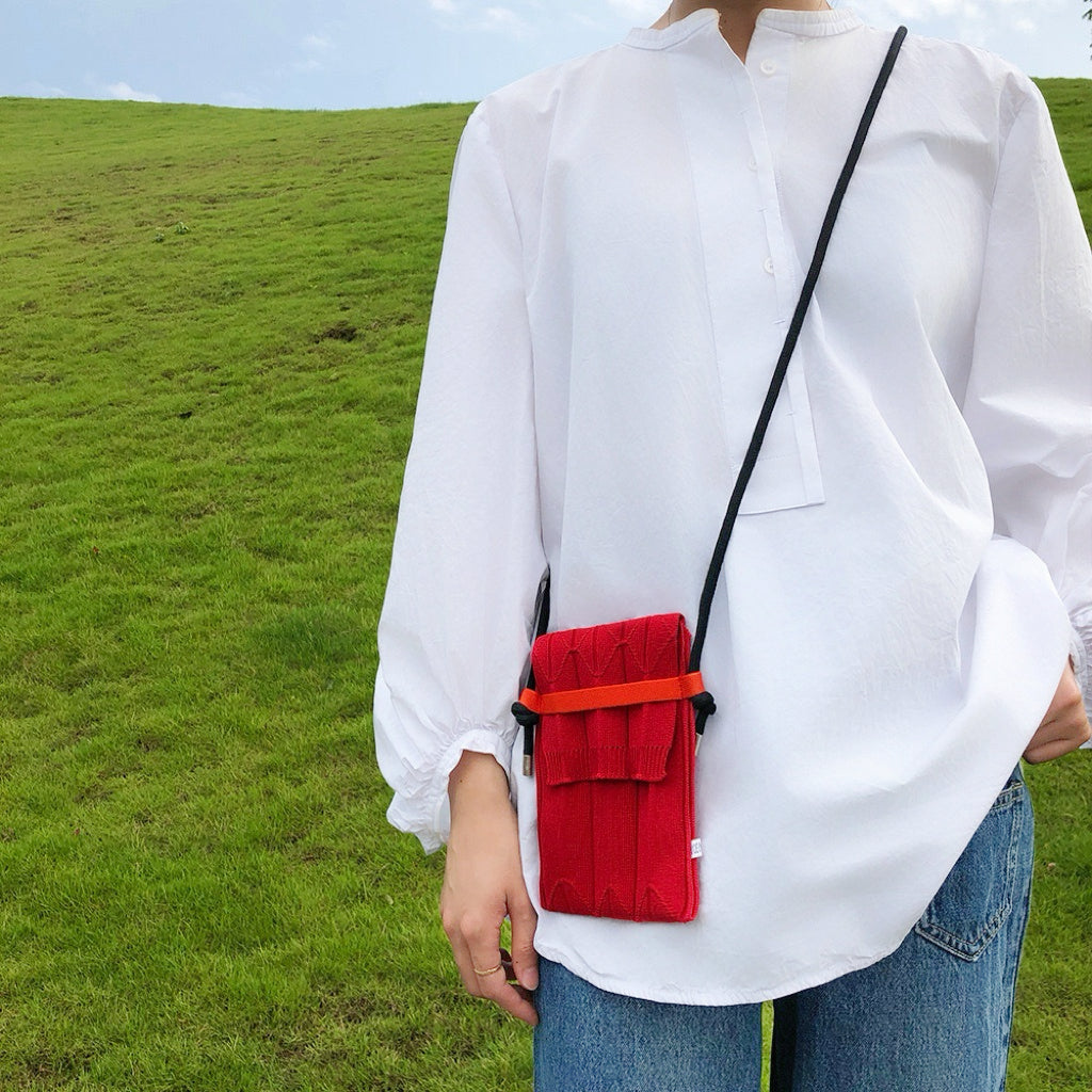 Mini-Tasche aus plissiertem Strick in lebendigen Farben