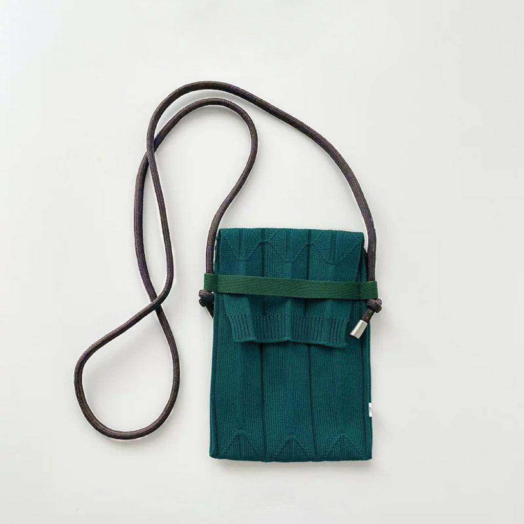 Mini-Tasche aus plissiertem Strick in lebendigen Farben