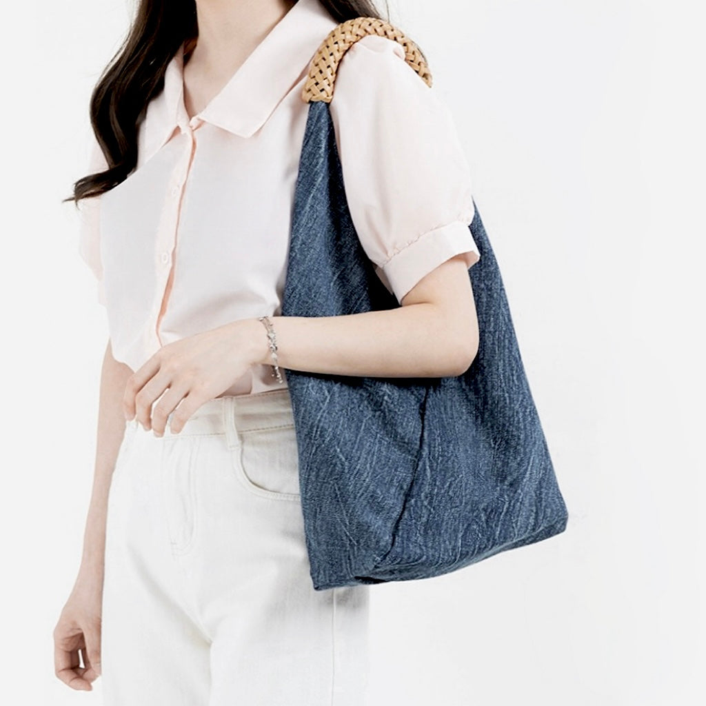 Umhängetasche aus Denim mit Innentasche
