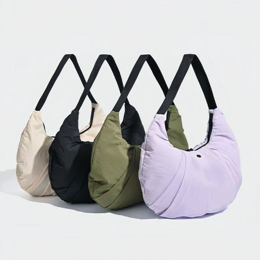 Plissierte, halbmondförmige Schultertasche