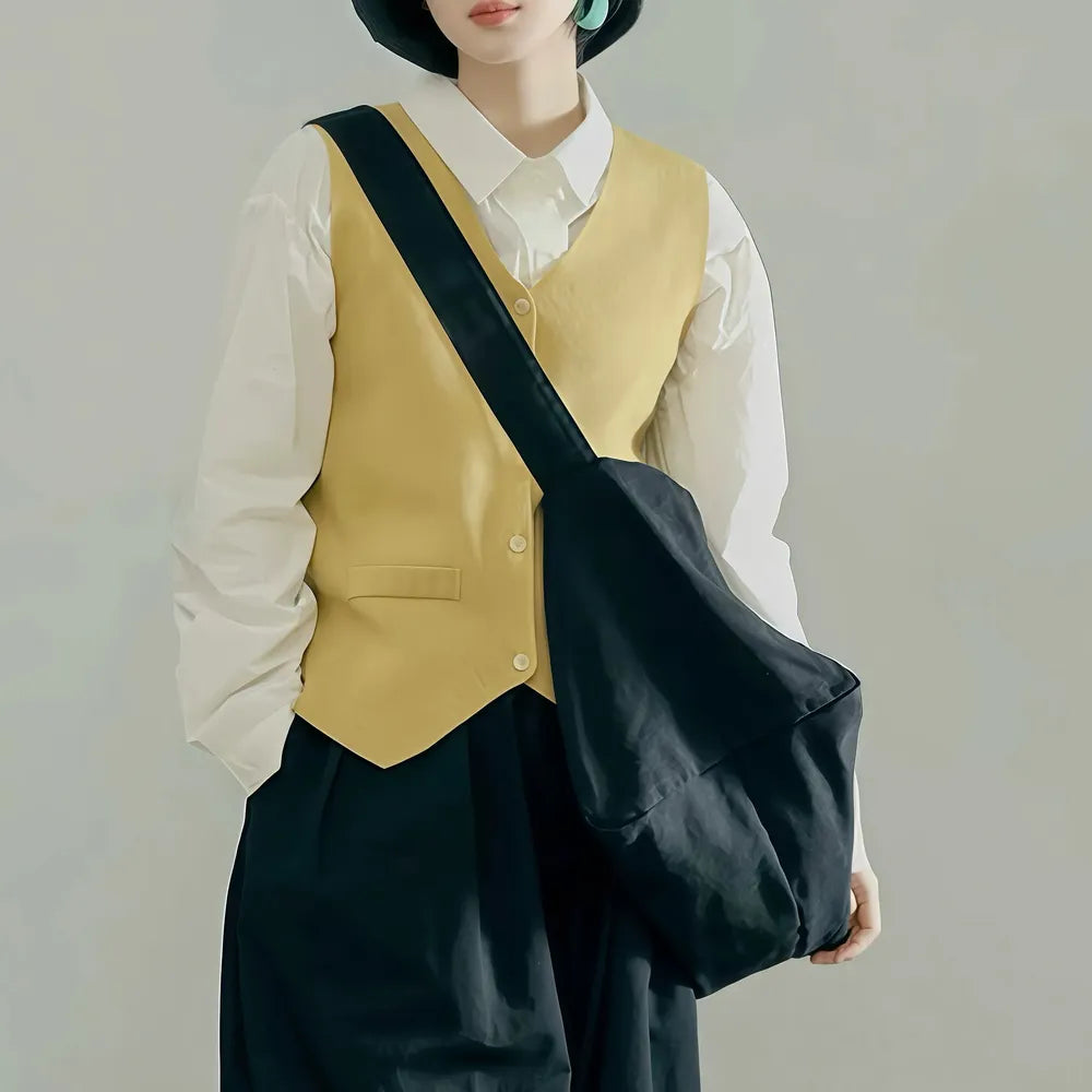 Model carrying a Chic Day Hobo Bag in black, easy for commuting and weekends.