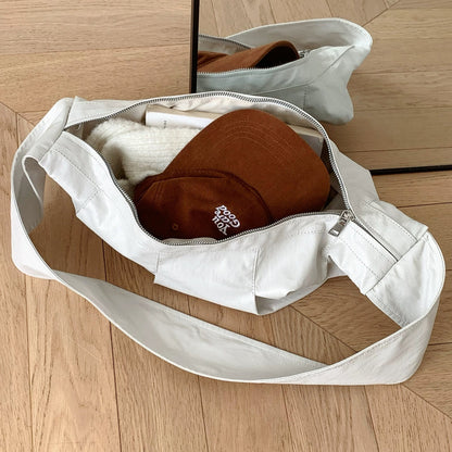 Croissant-Tasche aus gewachstem Leder