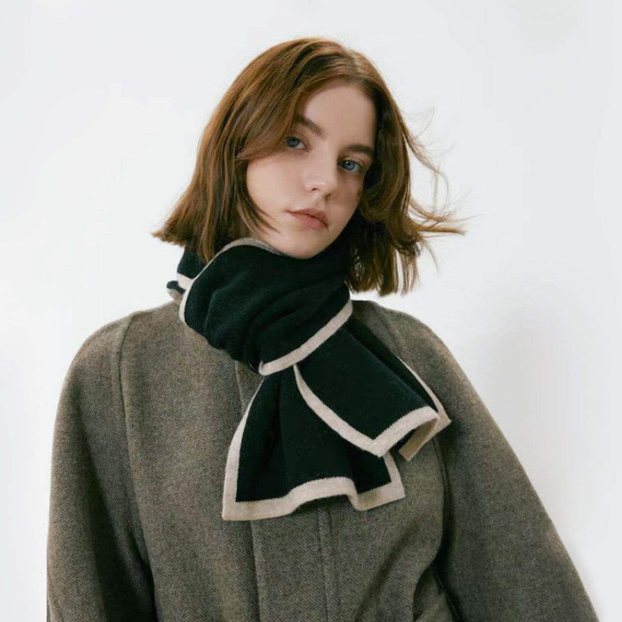 Contrast Trim Knit Scarf