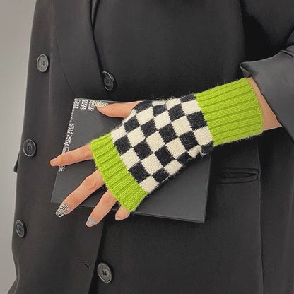 Checkered Fingerness Gloves