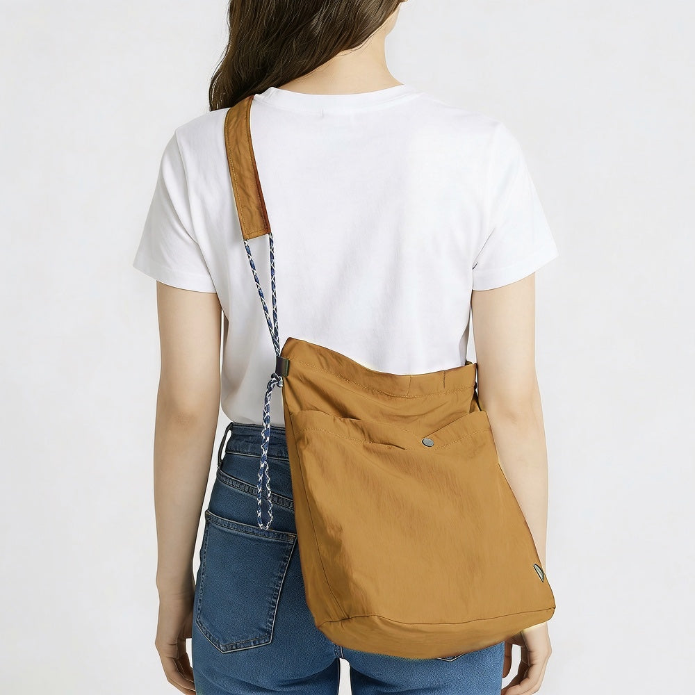 A model carrying the lightweight camel bag, perfect for outdoor ease and city rhythms.