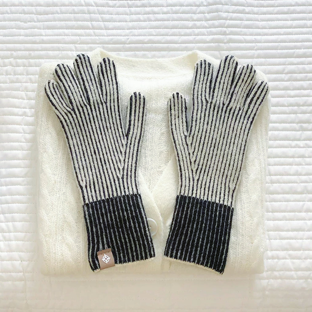 Beige contrast striped knit gloves with ribbed cuffs; neutral cozy gloves for everyday winter wear.