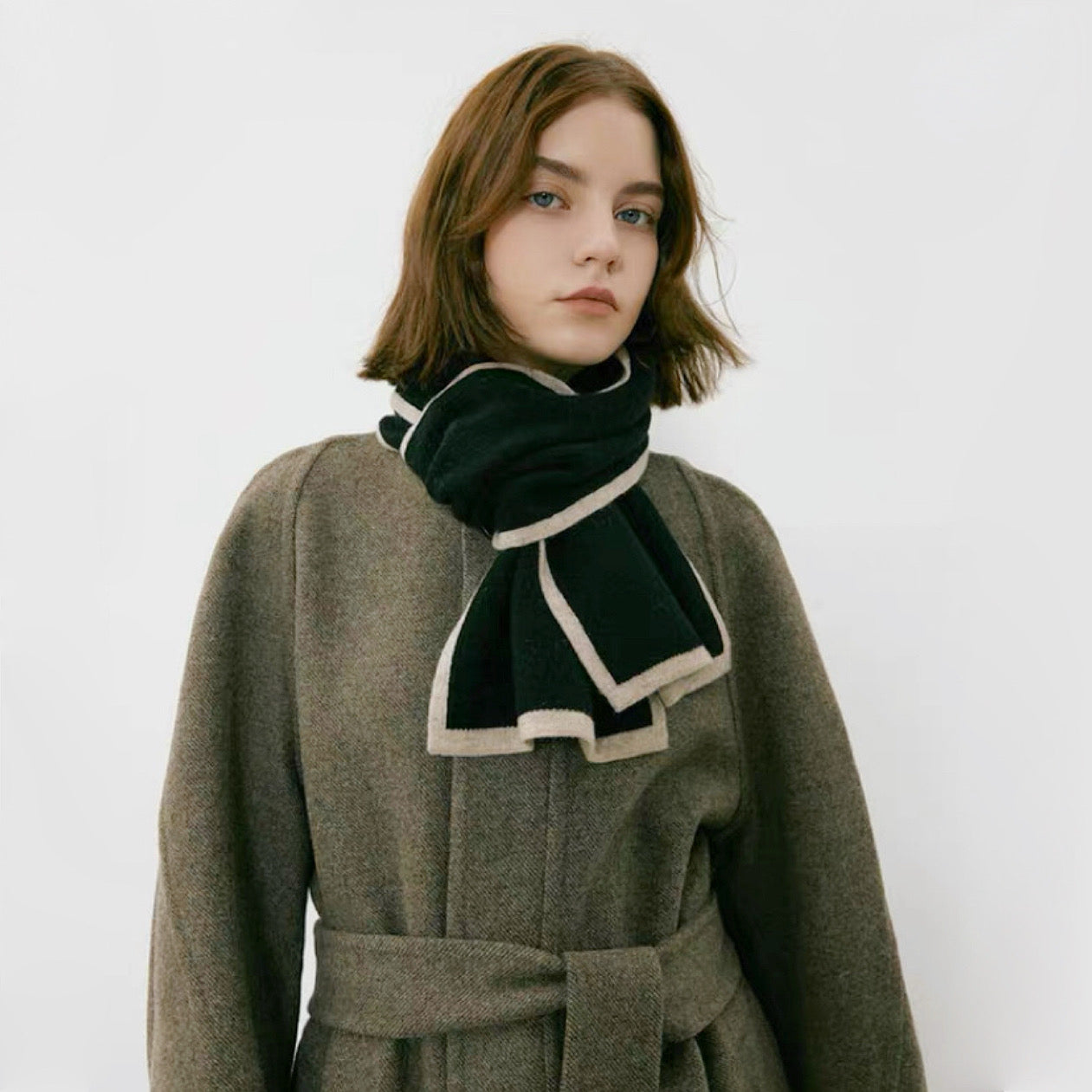 Model wearing a  Contrast Trim Knit Scarf, ideal for daily wear and travel.