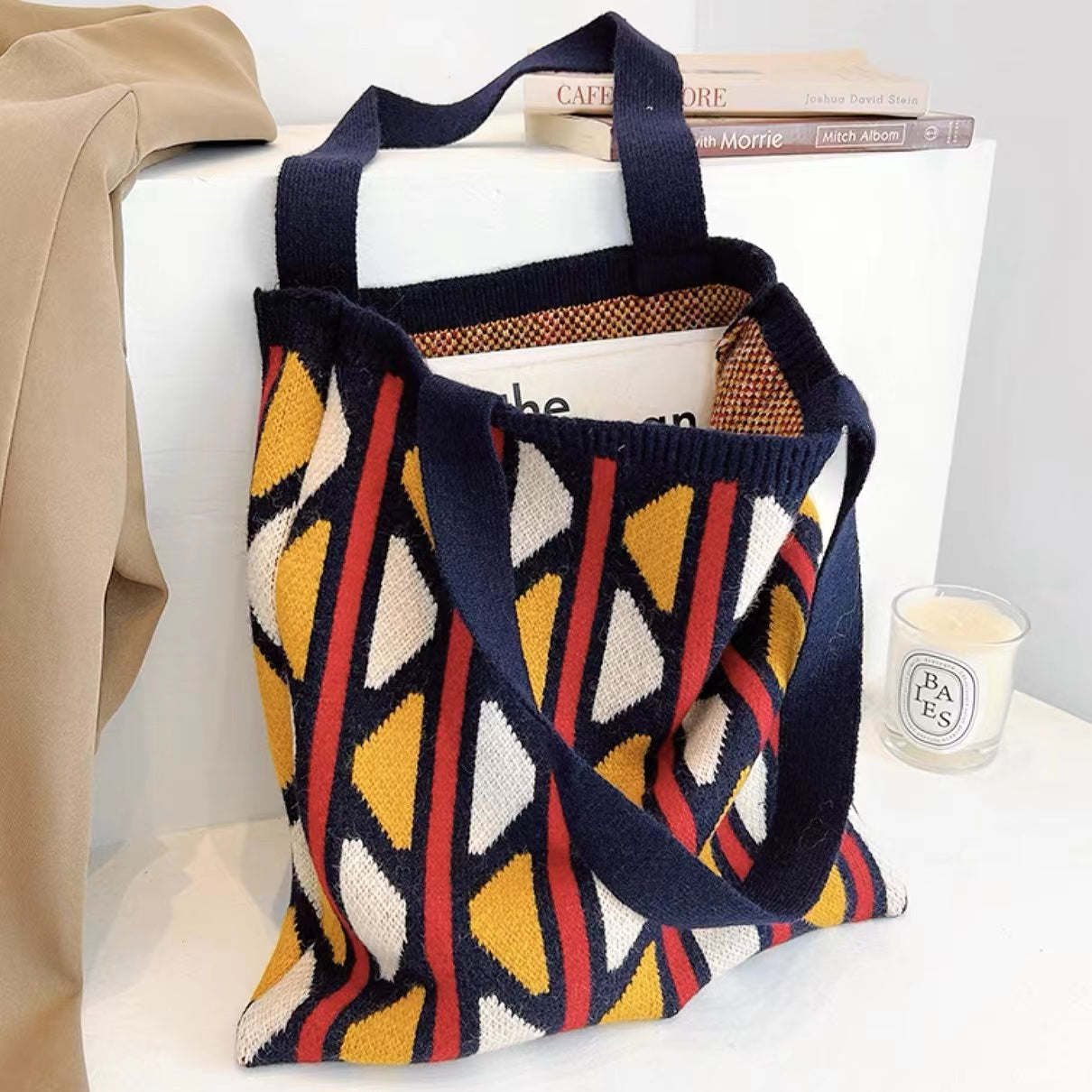 Geometric Contrast Color Knitted Tote Bag