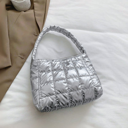 Gesteppte Tasche mit Metallic-Glanz