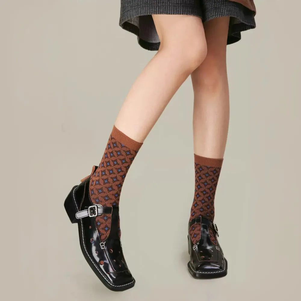 Model wearing a pair of  Old Memory Socks in brown, great for casual wear and light workouts.